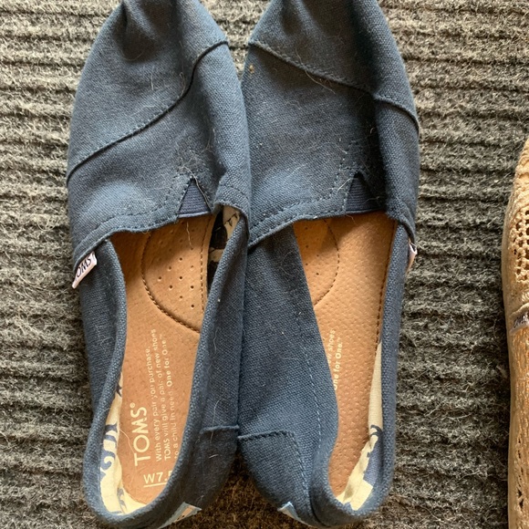 Size 7.5 excellent condition, navy Tom’s shoe - Picture 3 of 4